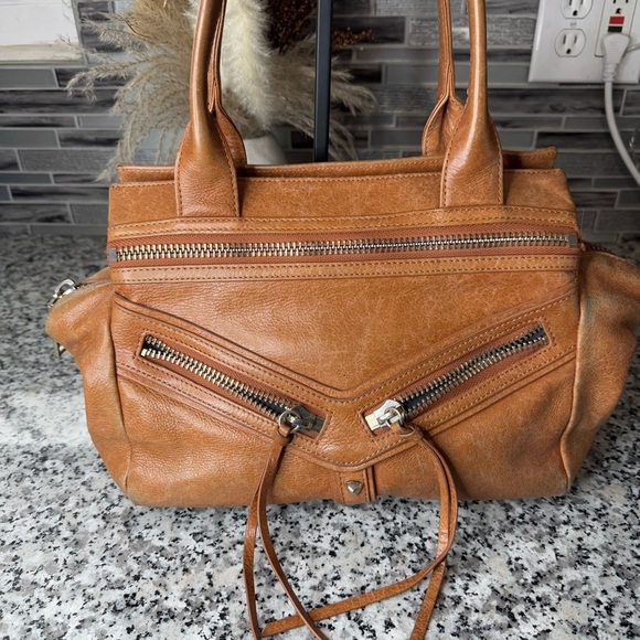 Botkier | Gorgeous Leather Shoulder Bag - Picture 2 of 14